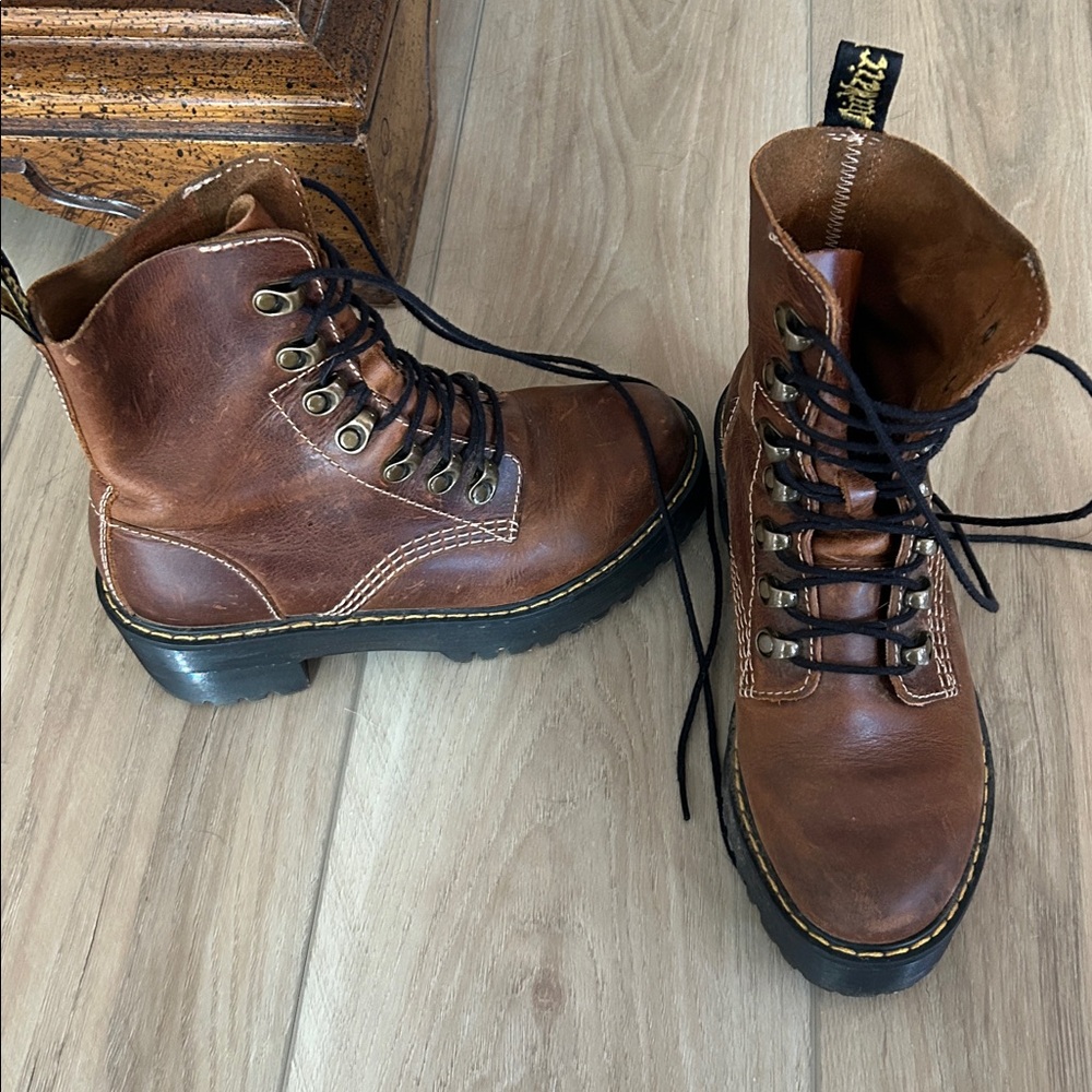 Dr Marten Leona lace up combat boots size 5 - Picture 2 of 9
